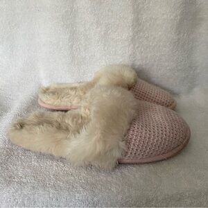 Victoria’s Secret’s Slippers Shoes‎ Size Small Women’s  Pink Slip On Fuzzy
